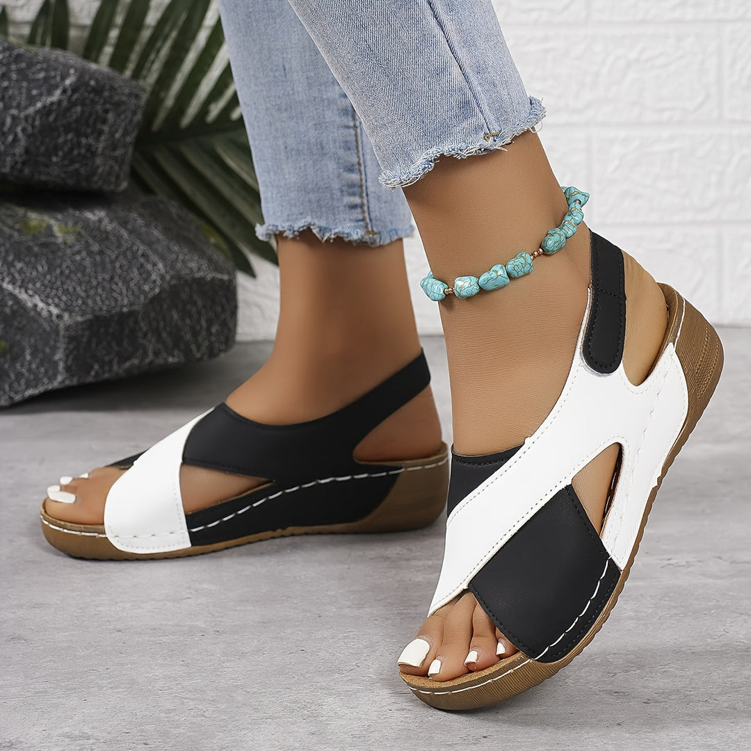 Claudia | Fashionable women's hiking sandals with padding | Sandals