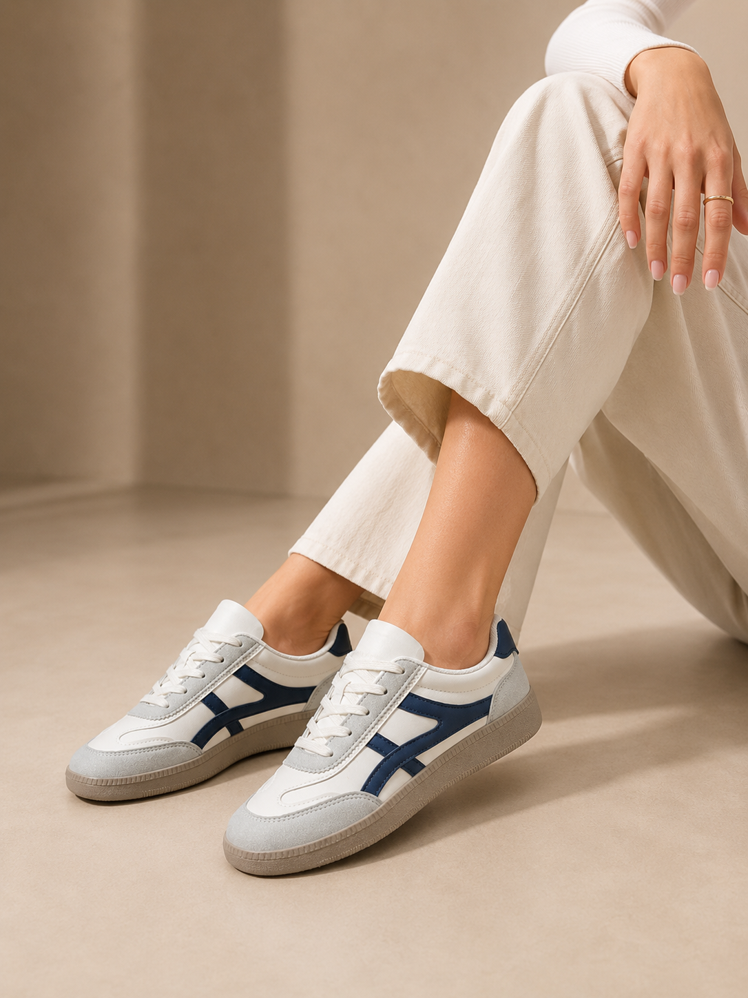 Ingrid | Orthopädische Sneaker mit Schnürung und Kontraststreifen