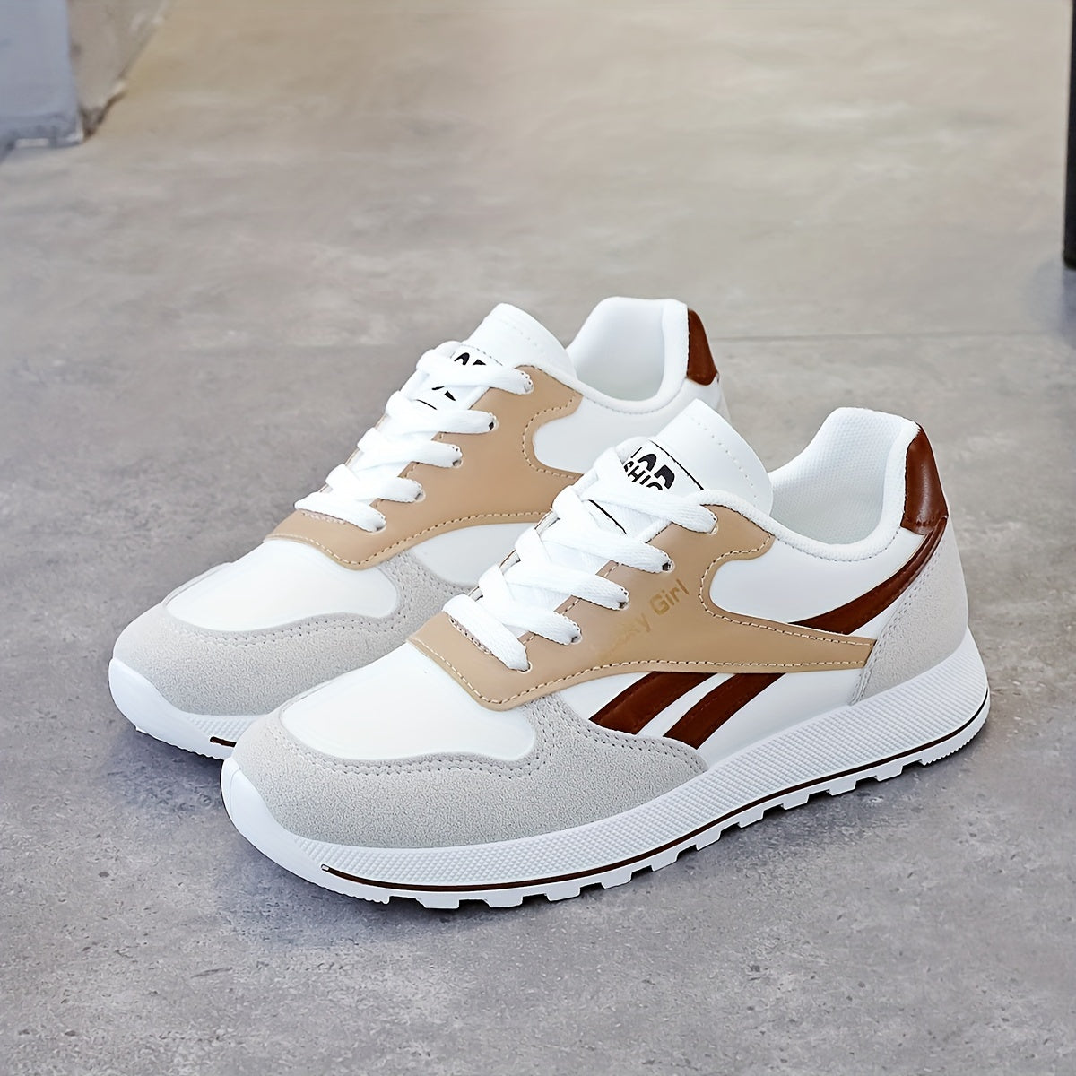 Cora | Damen Sneaker mit Schnürung und Panel Design und Sohle