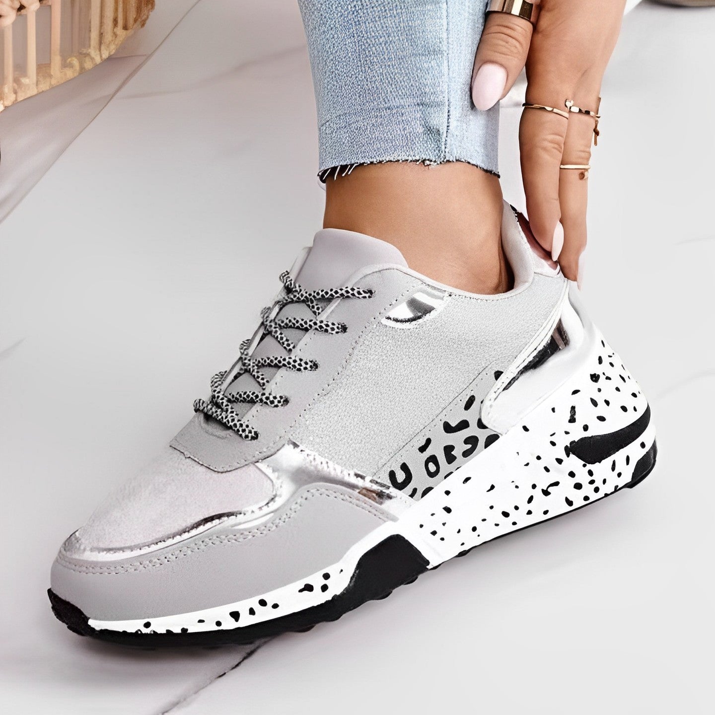 Anna | Orthopädische Sneaker mit Schnürung und dicker Sohle