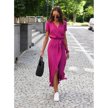 Greta | Elegantes Midikleid mit Punkten und Wickeloptik
