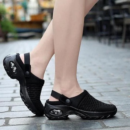 Carina | Orthopedic clogs with air cushion and adjustable strap