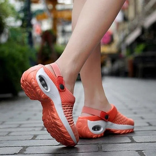 Carina | Orthopedic clogs with air cushion and adjustable strap