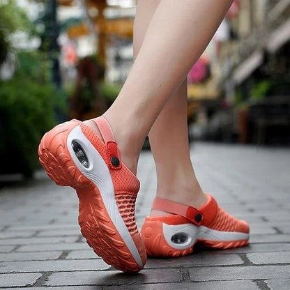 Carina | Orthopedic clogs with air cushion and adjustable strap