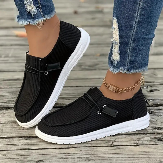 Pauline | Damen Slip-On Sneaker mit Schnürung und strukturierter Form