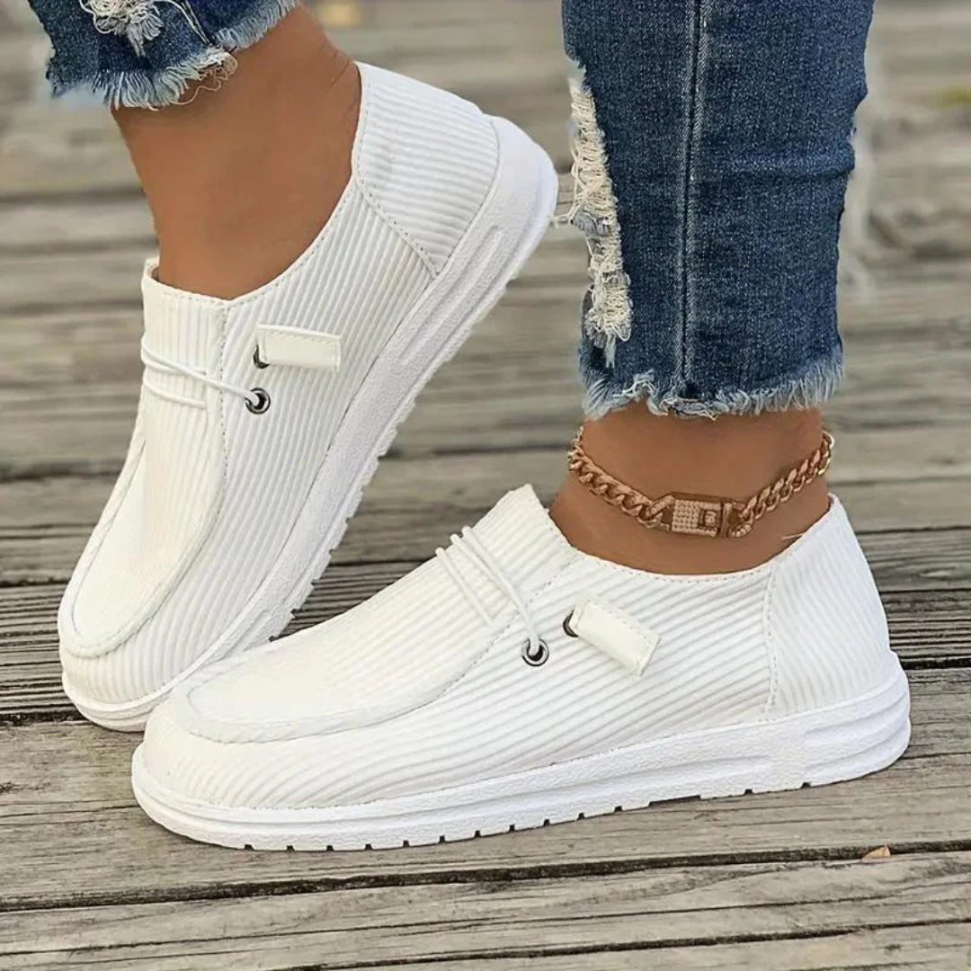 Pauline | Damen Slip-On Sneaker mit Schnürung und strukturierter Form