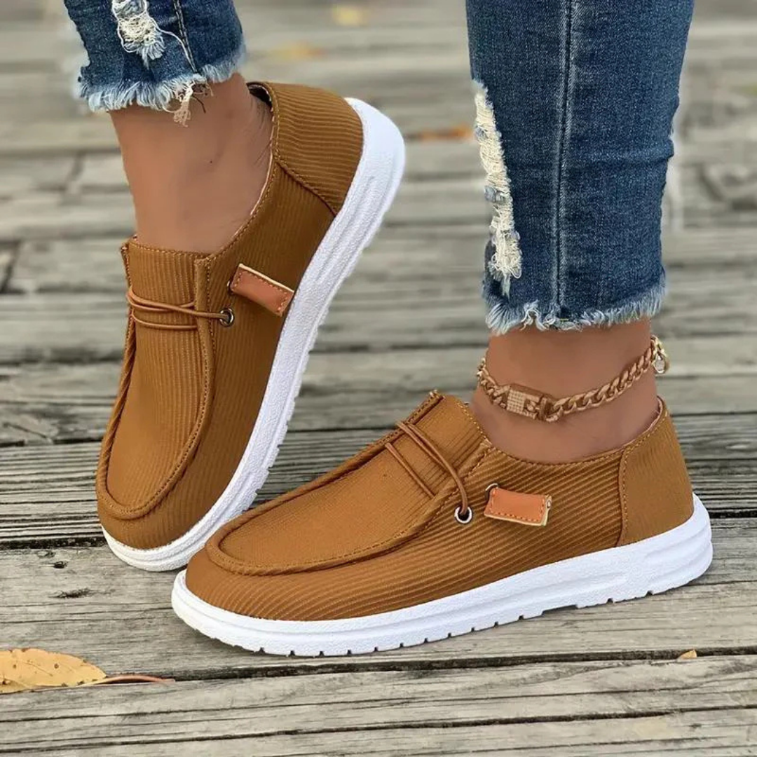 Pauline | Damen Slip-On Sneaker mit Schnürung und strukturierter Form