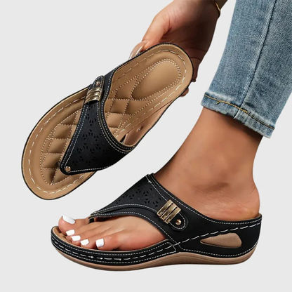 Jule | Women's sandals with slip-on design and flat sole