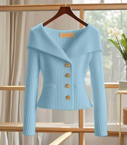 Katharina | Kurze Strickjacke mit Goldknöpfen