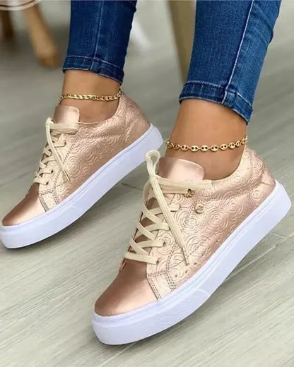 Sira | Sneaker mit Schnürung und glatter Form und dicker Sohle