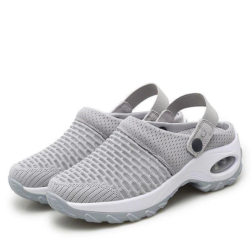 Carina | Orthopedic clogs with air cushion and adjustable strap