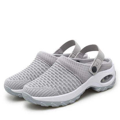 Carina | Orthopedic clogs with air cushion and adjustable strap