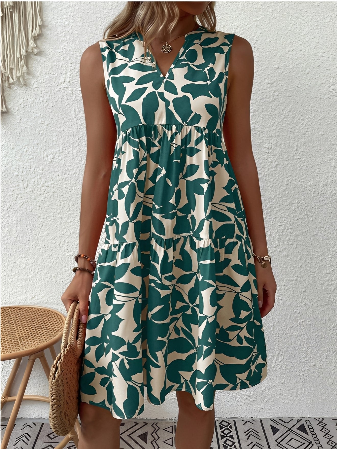Mathilda | Damen stilvolles Kleid mit V Ausschnitt und Muster