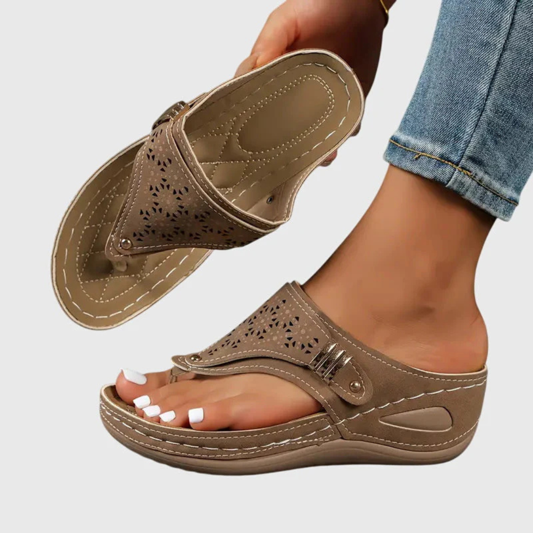 Jule | Women's sandals with slip-on design and flat sole