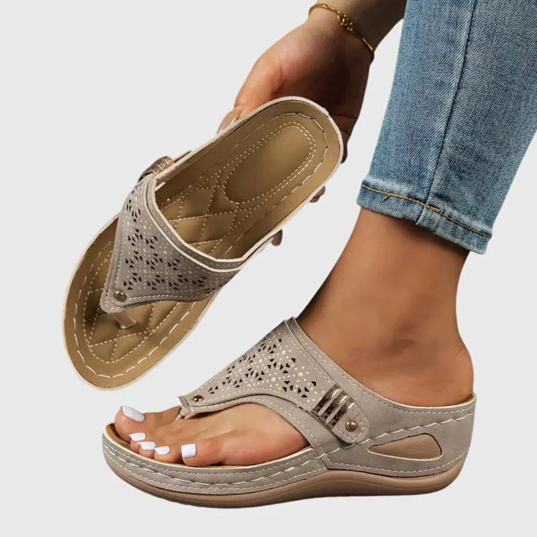 Jule | Women's sandals with slip-on design and flat sole
