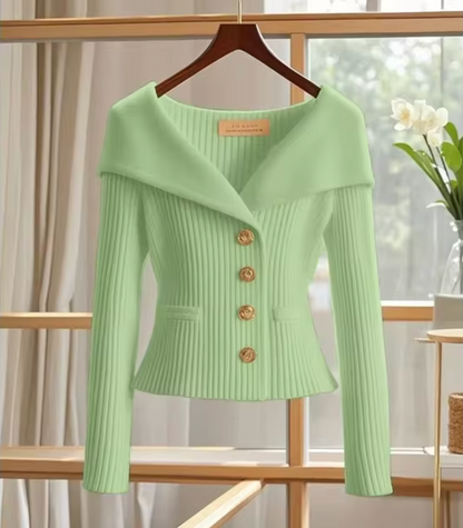 Katharina | Kurze Strickjacke mit Goldknöpfen