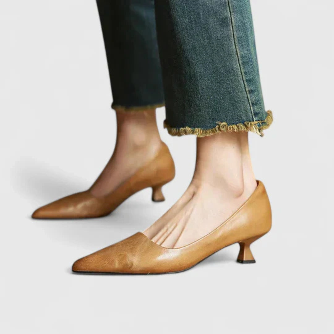 Laura | Damen Pumps mit spitz zulaufender Form und niedrigem Absatz