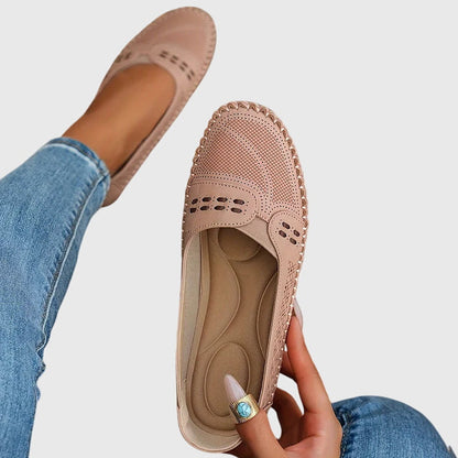 Paula | Damen perforierte Slip-On Loafer mit Naht vorn