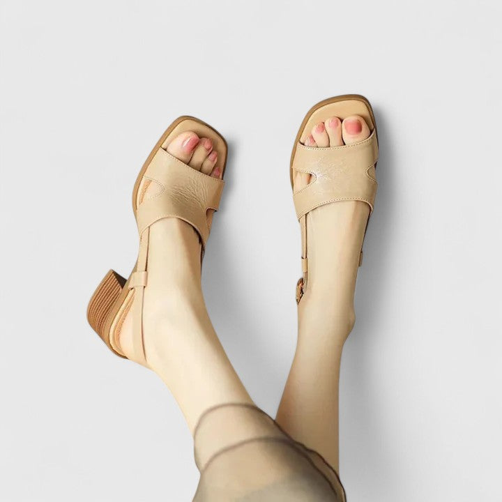 Karoline | Comfortable sandals with straps and low heel