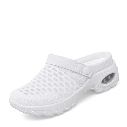 Carina | Orthopedic clogs with air cushion and adjustable strap