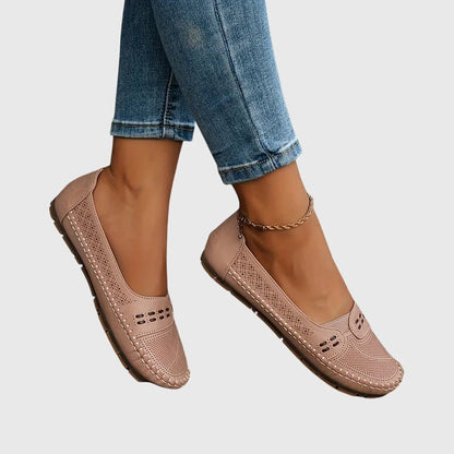 Paula | Damen perforierte Slip-On Loafer mit Naht vorn