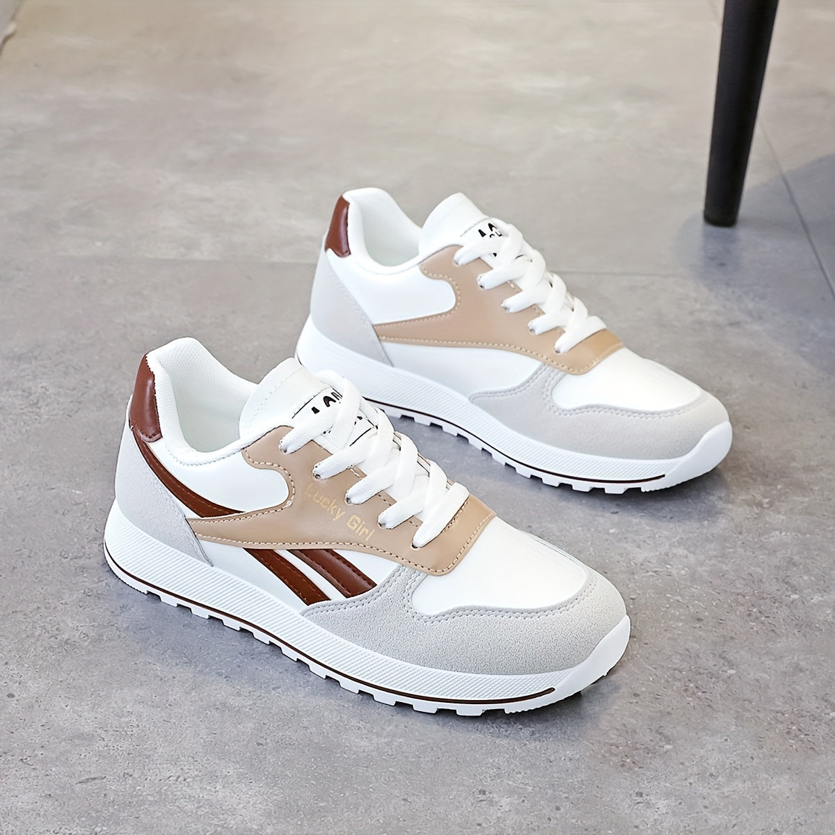 Cora | Damen Sneaker mit Schnürung und Panel Design und Sohle