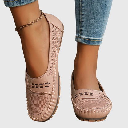 Paula | Damen perforierte Slip-On Loafer mit Naht vorn