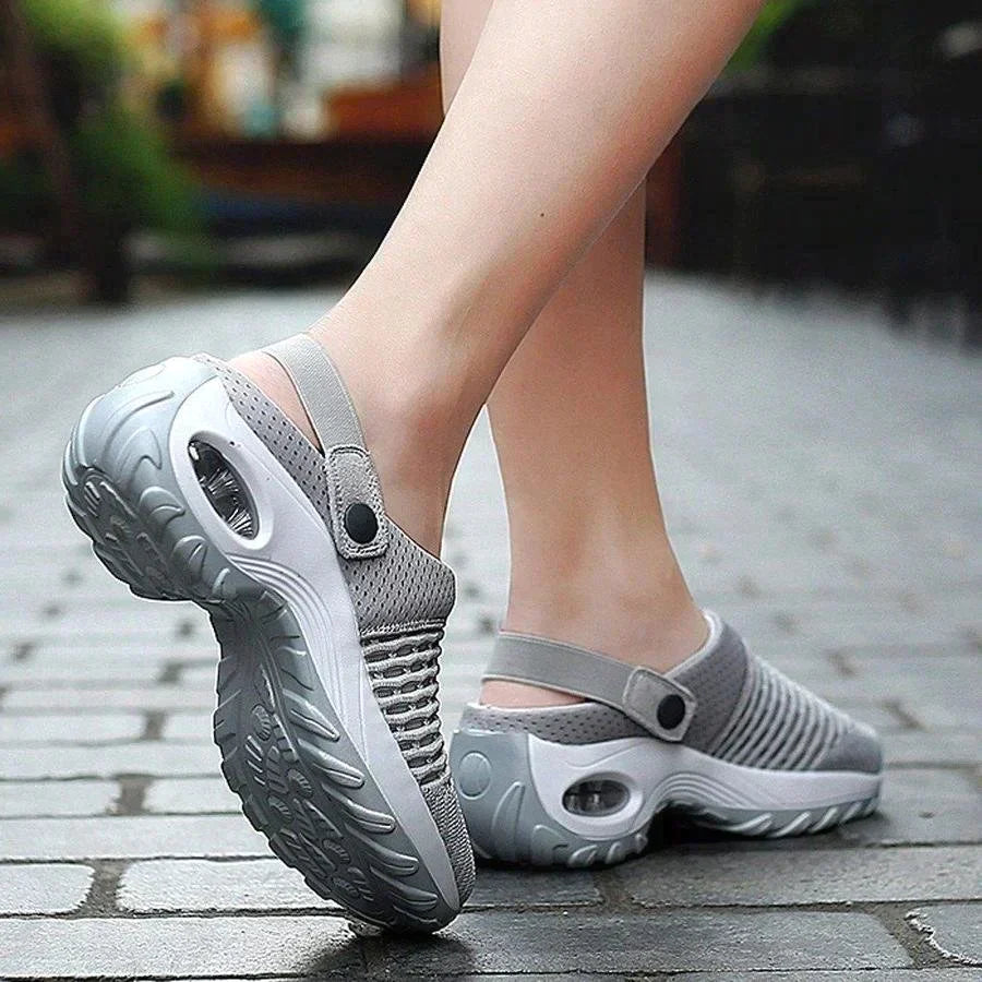 Carina | Orthopedic clogs with air cushion and adjustable strap