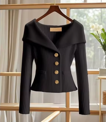 Katharina | Kurze Strickjacke mit Goldknöpfen
