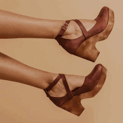 Clara | Décolleté eleganti da donna con zeppa e cinturino anteriore