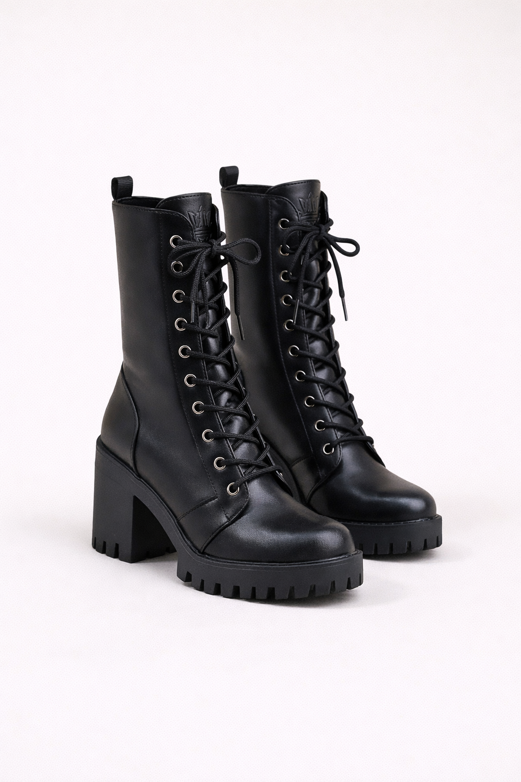 Ida | Damen schwarze Combat-Stiefel mit veters und chunky Absatz