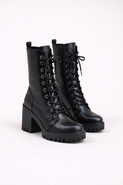 Ida | Damen schwarze Combat-Stiefel mit veters und chunky Absatz