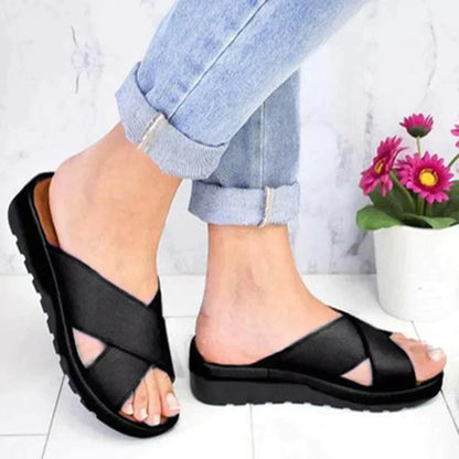 Katia | Sandalen mit Kreuzriemen und dicker Sohle und Form
