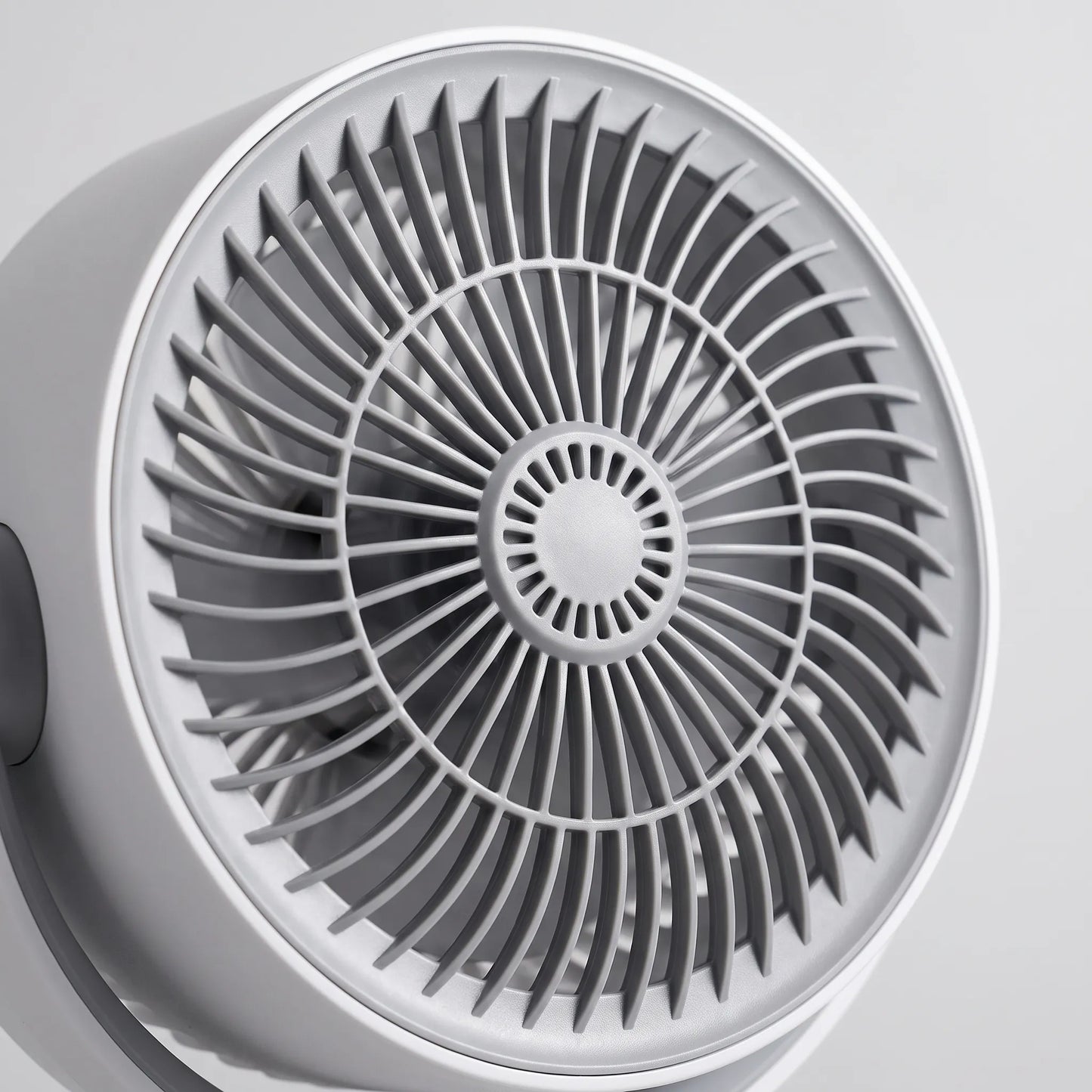Brivon | Höhenverstellbarer Standventilator mit Luftzirkulation