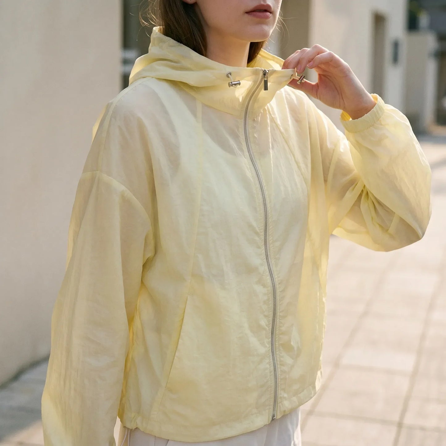 Simone | Windjacke mit elastischen Bündchen und Kapuze