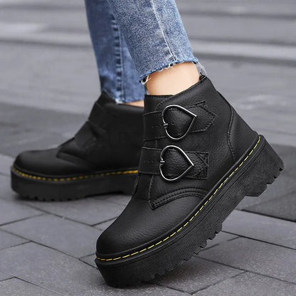 Maria | Damen Stiefeletten mit Herzschnalle und chunky Sohle