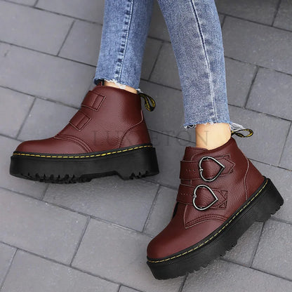 Maria | Damen Stiefeletten mit Herzschnalle und chunky Sohle