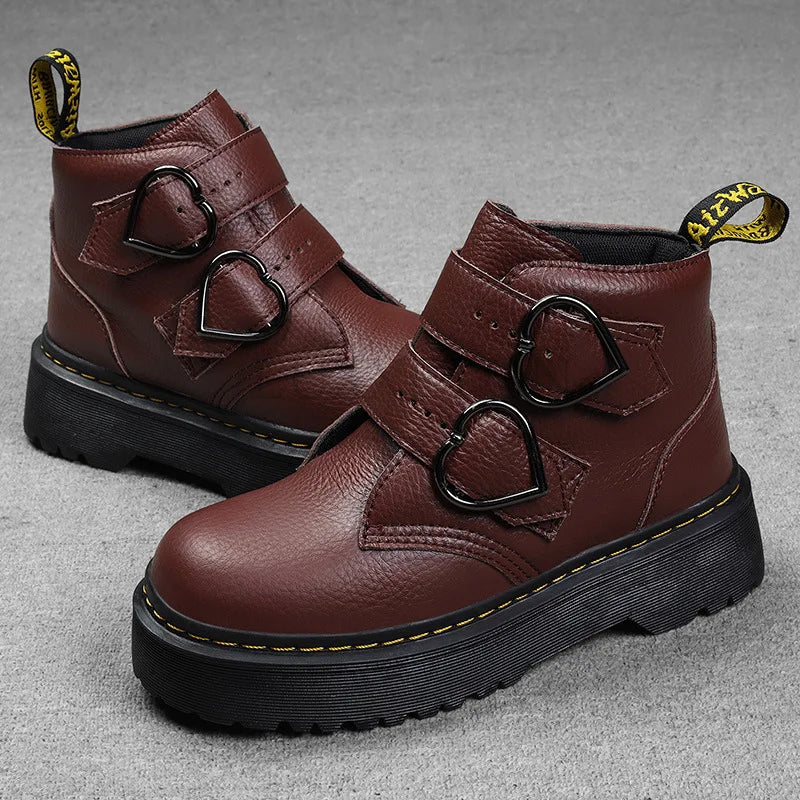 Maria | Damen Stiefeletten mit Herzschnalle und chunky Sohle