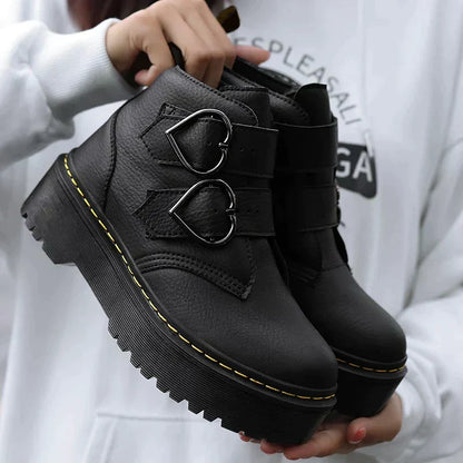 Maria | Damen Stiefeletten mit Herzschnalle und chunky Sohle
