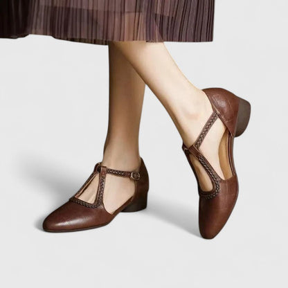 Theresa | Elegant sandals with flat sole and straps