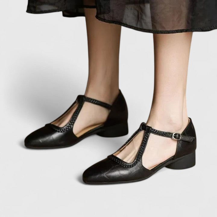 Theresa | Elegant sandals with flat sole and straps