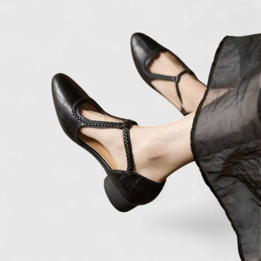 Theresa | Elegant sandals with flat sole and straps