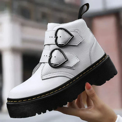 Maria | Damen Stiefeletten mit Herzschnalle und chunky Sohle