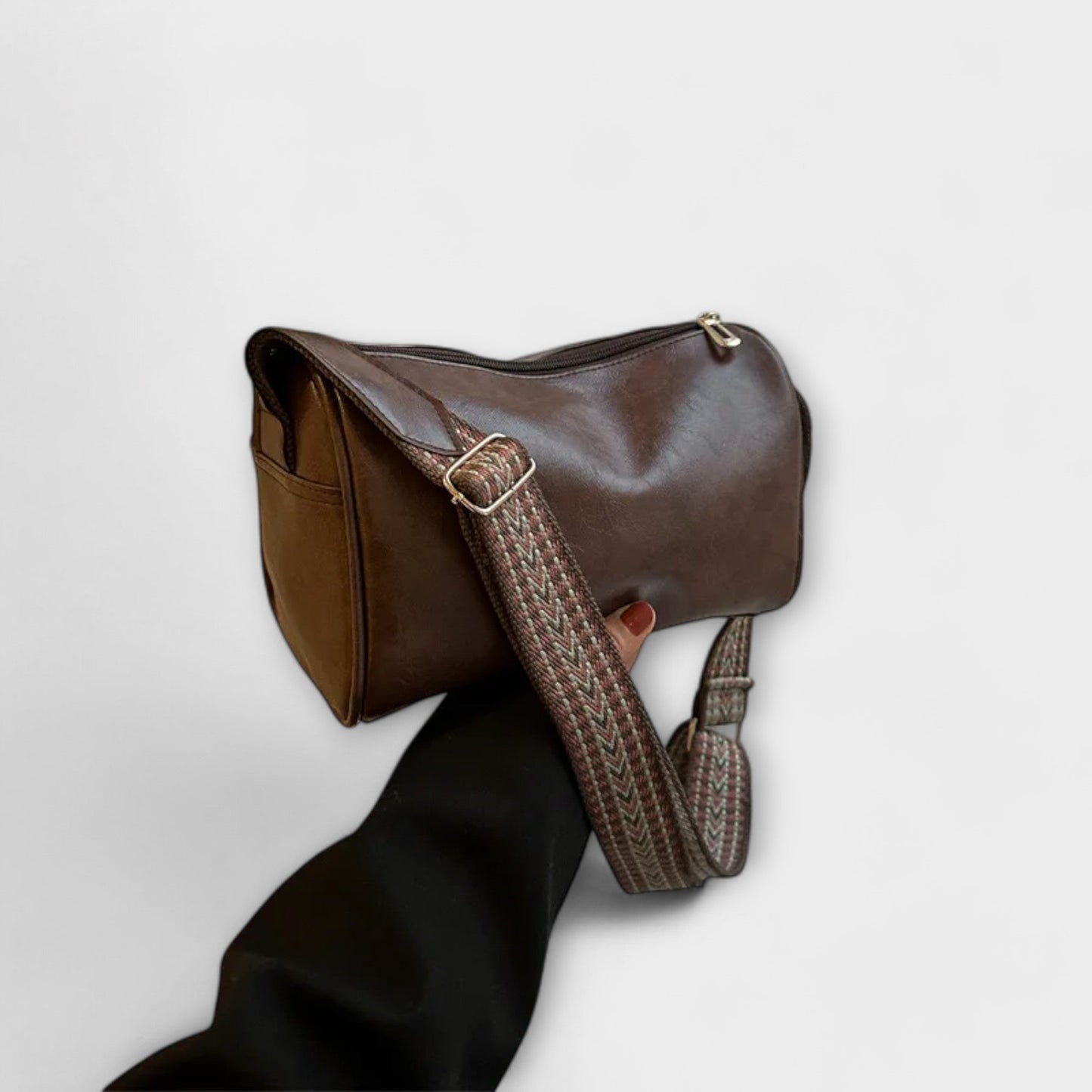 Lina | Women's shoulder bag with wide strap and zipper