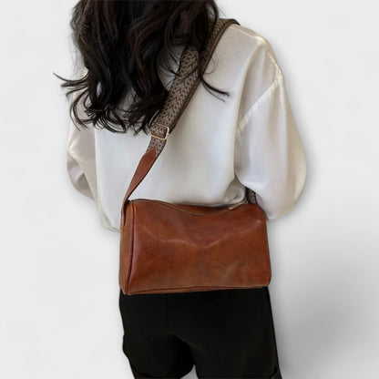 Lina | Women's shoulder bag with wide strap and zipper