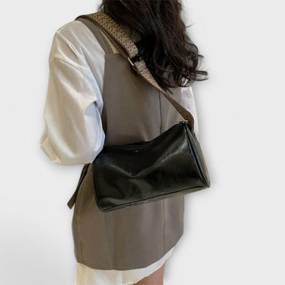 Lina | Women's shoulder bag with wide strap and zipper