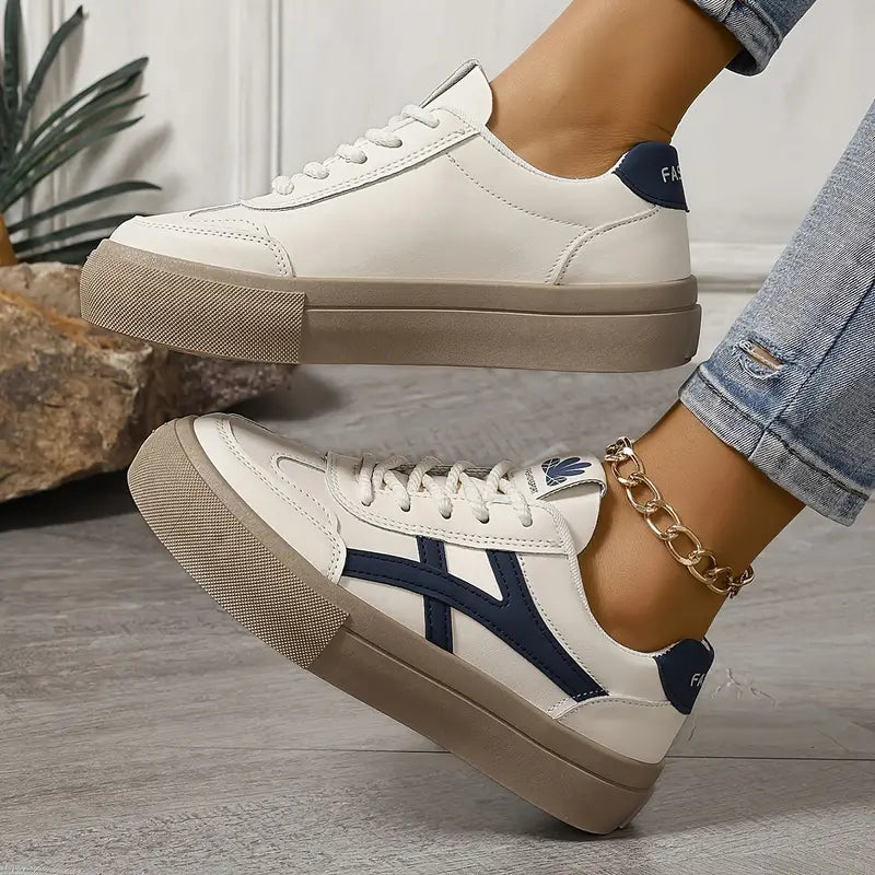 Ingrid | Orthopädische Sneaker mit Schnürung und Kontraststreifen