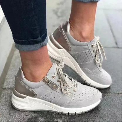 Daria | Damen Sneaker mit Schnürung und Perforation und Sohle