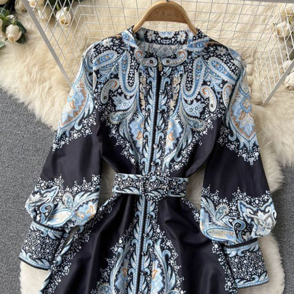 Mia | Damen A-Linienkleid mit Paisleymuster und breitem Gürtel