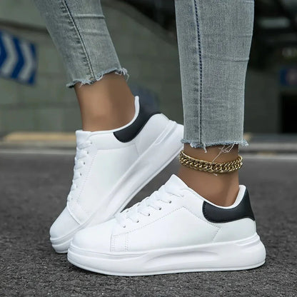 Dariah | Damen Sneaker mit Schnürung und dicker Sohle und Form
